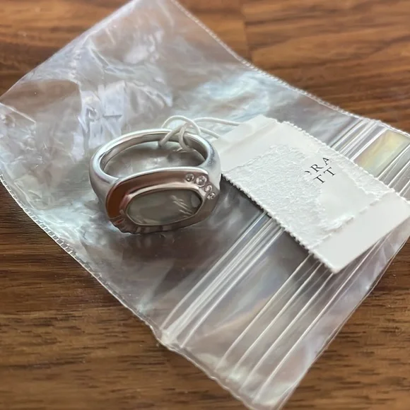 💙 Kendra Scott Anna Rhodium Plated & Mother Of Pearl Silver Pendant Signet Ring - Picture 4 of 7